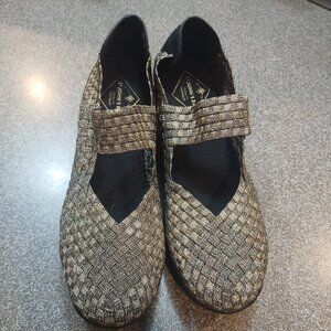 St. John's Bay Bronze Gold Woven Mary Jane Karma Shoes Size 9 P200